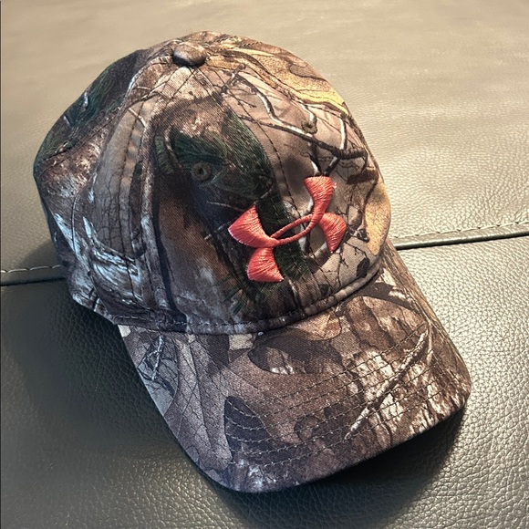 Under Armour Accessories - Under Armour Women’s SnapBack Camo Cap with pink logo